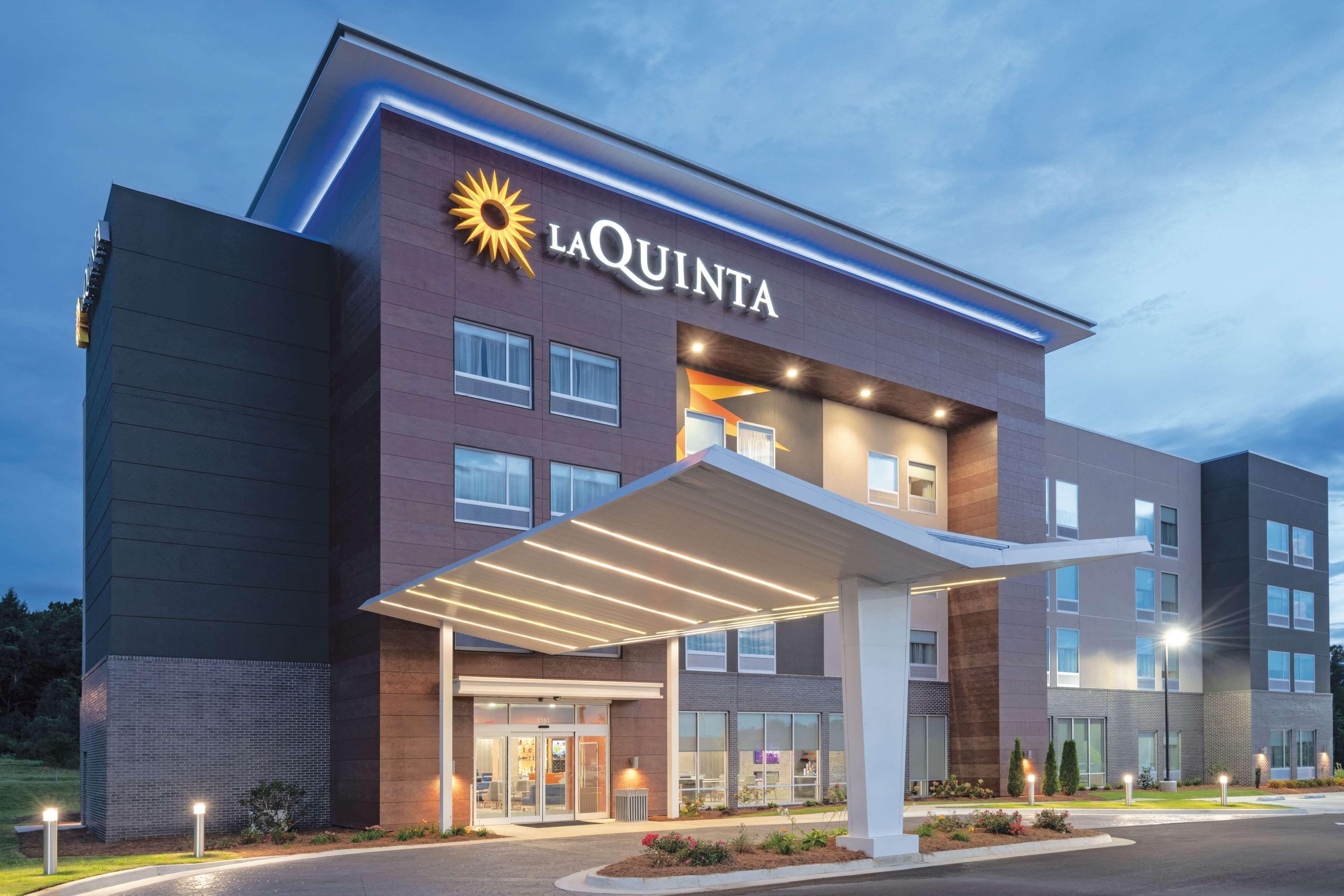 Готель La Quinta By Wyndham Opelika Auburn Екстер'єр фото